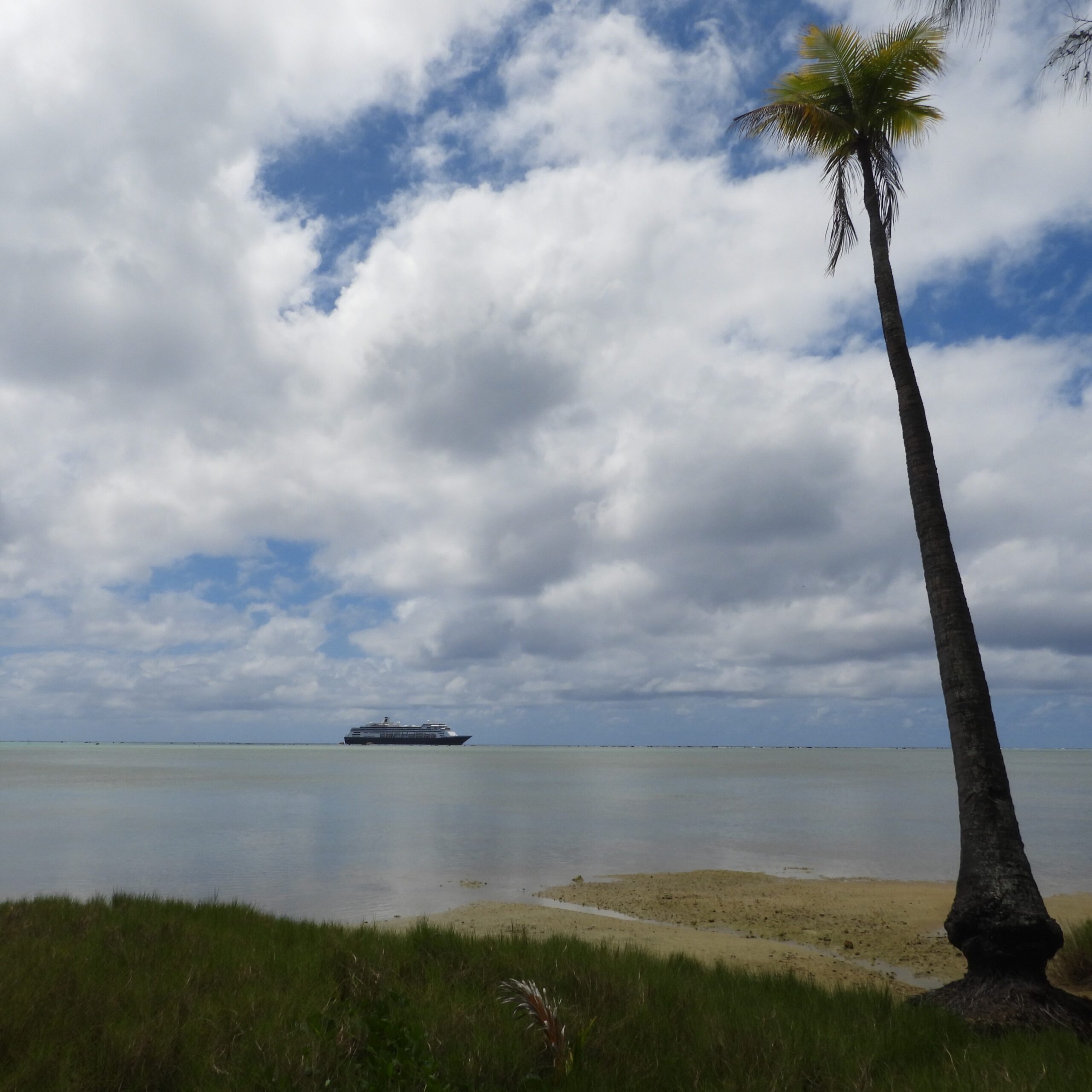 Similar shots that create different effects in Aitutaki, Cook Islands